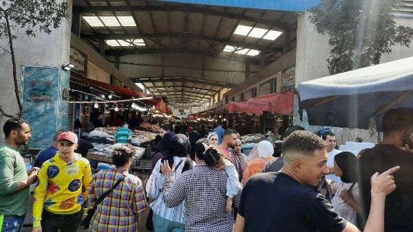 خلال العطلات ..منطقة أسواق بورسعيد تشهد إقبالٱ كبيراً من المواطنين خلال العطلات ..منطقة أسواق بورسعيد تشهد إقبالٱ كبيراً من المواطنين