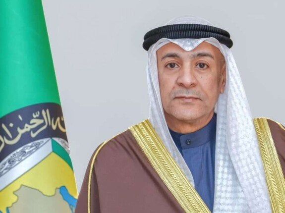 أمين «مجلس التعاون» يبحث مع وزير خارجية اليابان تعزيز العلاقات التجارية والاقتصادية أمين «مجلس التعاون» يبحث مع وزير خارجية اليابان تعزيز العلاقات التجارية والاقتصادية