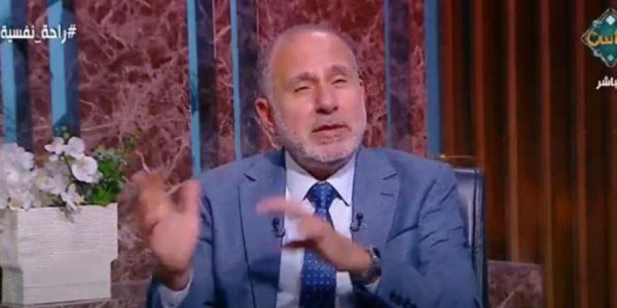 "المهدي":"مش
      كل
      حزن
      اكتئاب..
      وفي
      فرق
      كبير
      بين
      اللي
      محتاج
      دكتور
      واللي
      محتاج
      حضن"