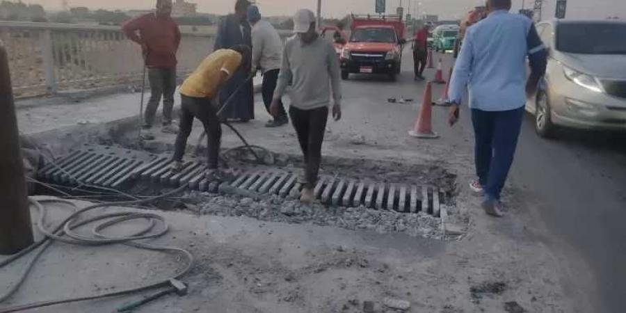 محافظ
      الدقهلية
      يعلن
      البدء
      في
      أعمال
      صيانة
      كوبري
      الجامعة