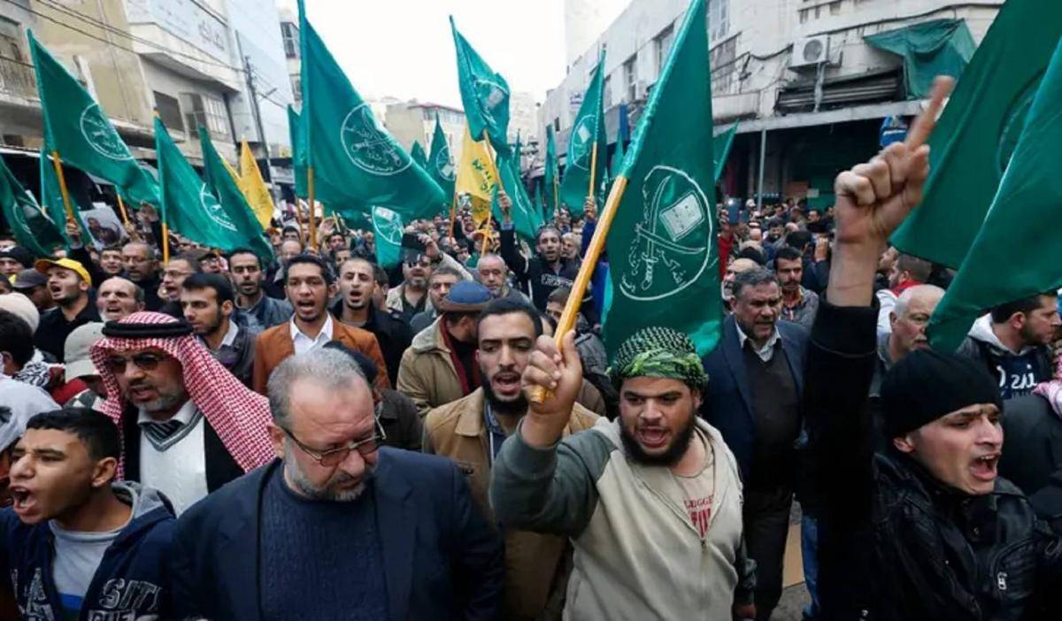 «تداعيات تصنيف ترامب للإخوان كمنظمة إرهابية في مصر ولبنان والأردن»