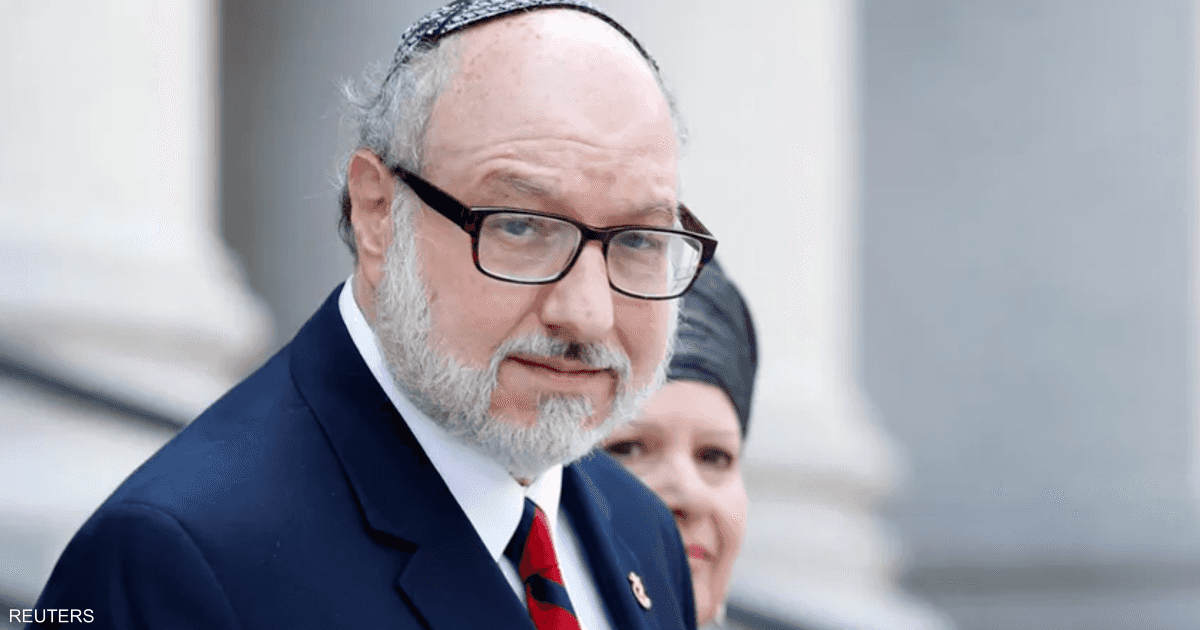 «لا مكان للخيانة» اجتماع هاكابي مع الجاسوس يشعل موجة من الغضب