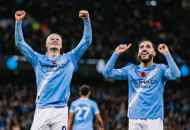 «مباراة مثيرة تنتهي بفوز نيوكاسل على مانشستر سيتي ب2-1 في الدوري الإنجليزي»