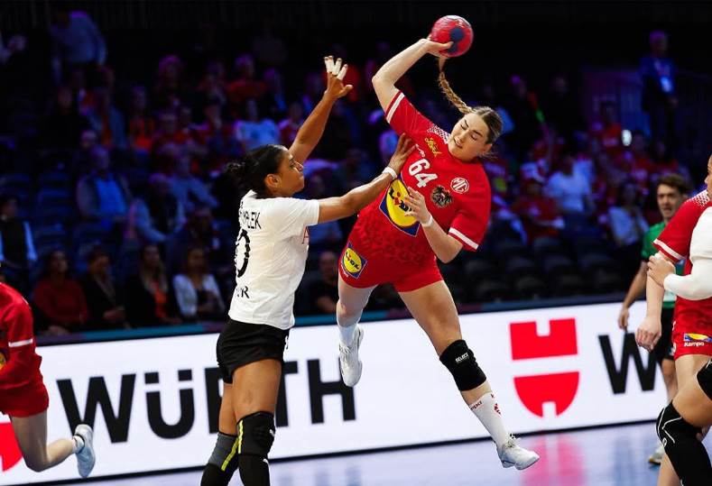 «مفاجأة مبكرة» منتخب سيدات اليد يبدأ مشواره ببطولة العالم بهزيمة أمام النمسا