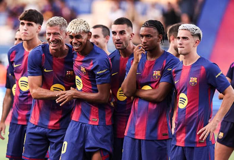 «مباراة مثيرة تنتهي بفوز برشلونة على ديبورتيفو ألافيس 3 – 1 في الدوري الإسباني»