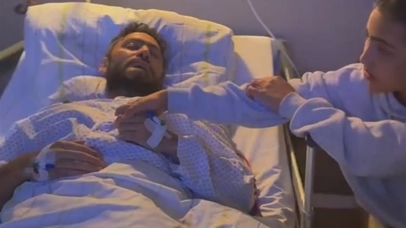 «تامر حسني يعود إلى الوطن بعد نجاح عملية استئصال ورم من الكلى»