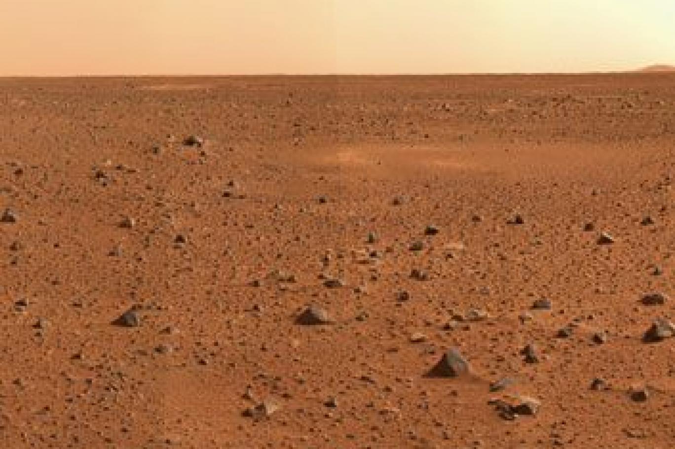 «اكتشاف صخرة غامضة على سطح المريخ يثير تساؤلات العلماء حول مصدرها»