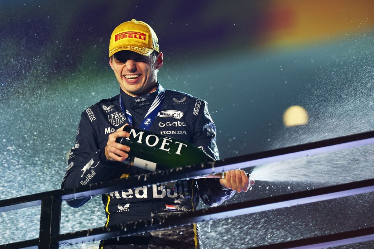 «في احتفال غير مسبوق» فيرستابن يكشف أسباب فرحته الكبيرة بعد انتصاره في لاس فيغاس