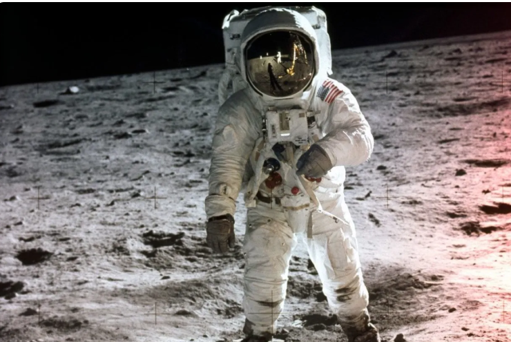 «اكتشافات مذهلة تكشفها “ناسا” حول مصير رائد الفضاء في حال وفاته على سطح القمر»