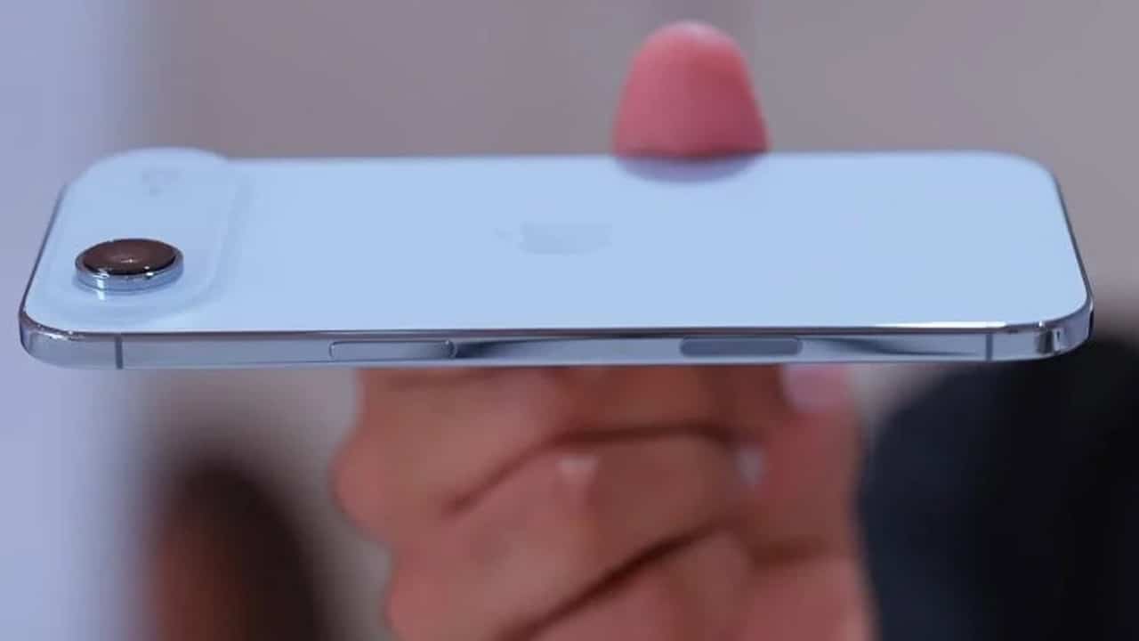 «استمتع بعروض إكسترا على هاتف iPhone Air مع كاميرا مزدوجة وذاكرة 8 GB RAM لتجربة استخدام غير مسبوقة»