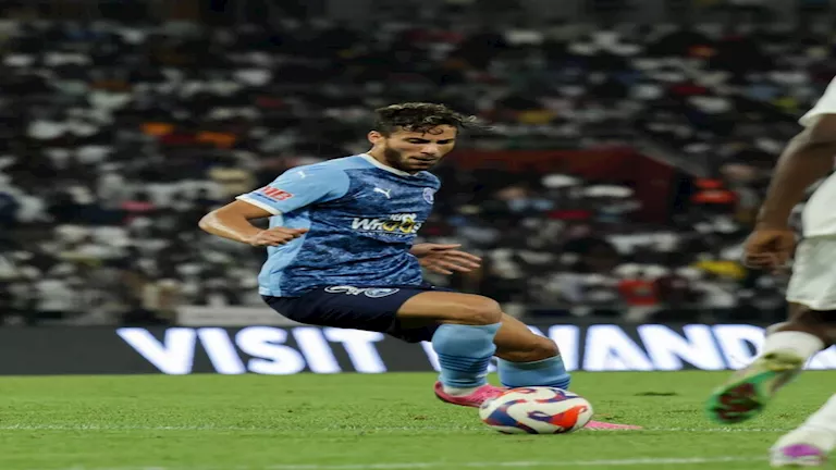 «عودة مثيرة لرمضان صبحي إلى الملاعب بعد الإيقاف في سن الـ32»