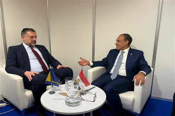 «تعزيز العلاقات التجارية» وزير الخارجية يؤكد ضرورة تطوير التعاون بين مصر والبوسنة والهرسك