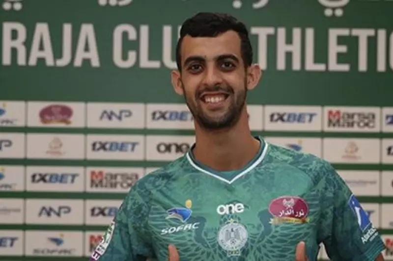 «الرجاء يسعى لتجديد عقد يوسف بلعمري في خطوة تدعم طموحات الأهلي»