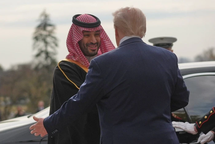 «موقف ولي العهد من التطبيع مع إسرائيل يتصدر الأجندة بعد طلب ترامب»