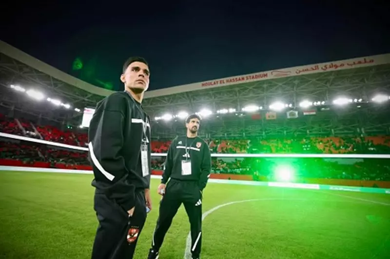 «الأهلي يمنح ثلاثي الفريق موافقة للبقاء في المغرب»