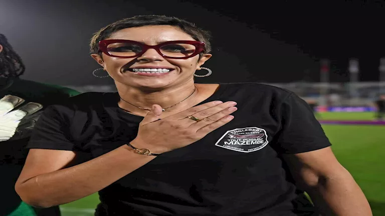 «اكتشفي قصة لمياء بومهدي مدربة مازيمبي للسيدات التي أخفت على والدها عشقها لكرة القدم»