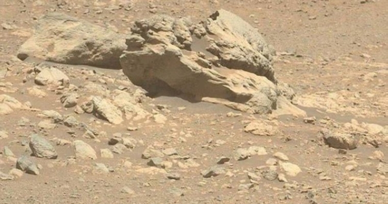 «ظاهرة غامضة» صخرة على كوكب المريخ تثير حيرة العلماء