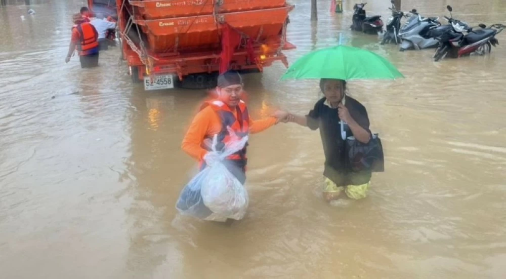 «أمطار غزيرة تجتاح تايلاند: السكك الحديدية في حالة شلل والمحافظات تواجه العزلة»