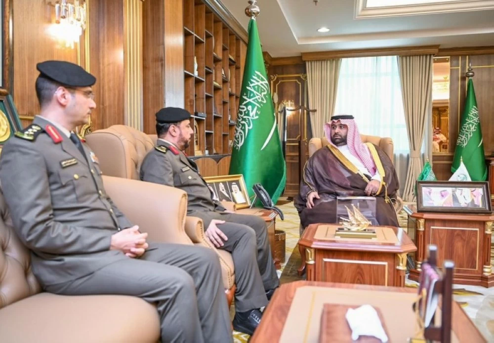 «التعاون الأمني تحت المجهر» أمير جازان يناقش إنجازات وجهود مديرية الشرطة في المنطقة