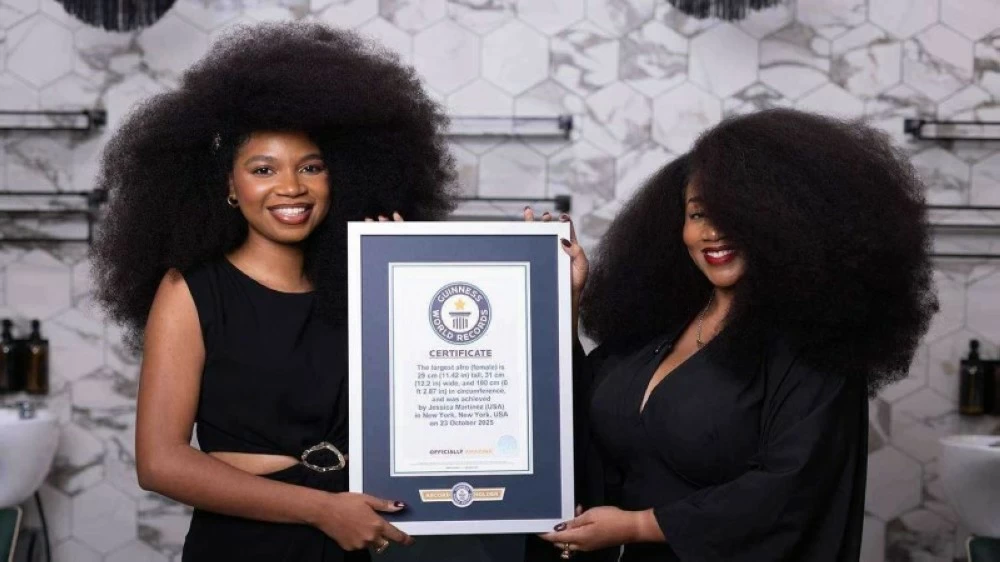 «إنجاز غير مسبوق» امرأة تسجل رقمًا قياسيًا في موسوعة غينيس بأضخم شعر طبيعي في السعودية