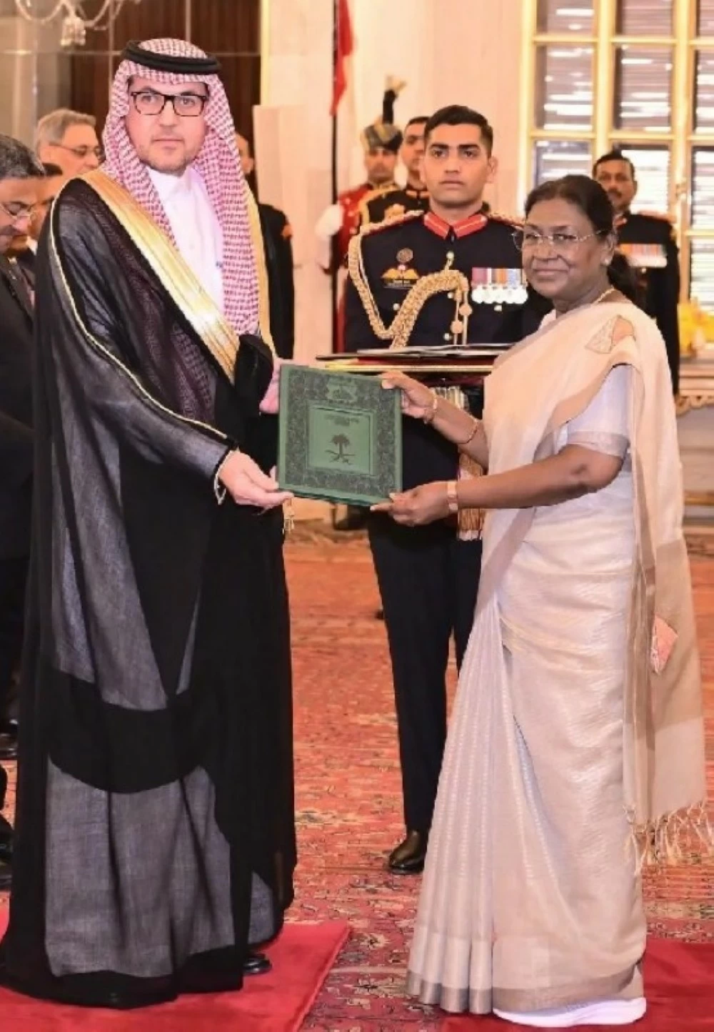 «تسليم أوراق الاعتماد» المالكي سفيراً لخادم الحرمين الشريفين لدى الهند