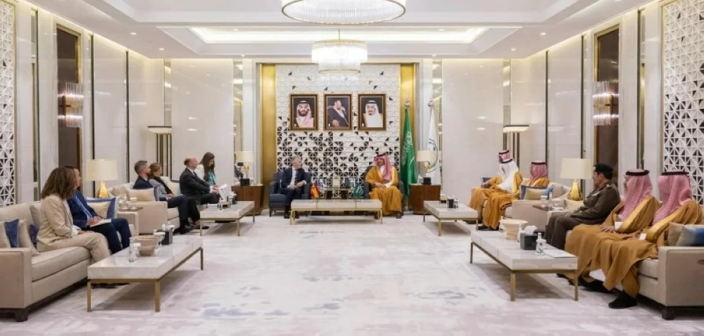 «تعزيز التعاون الأمني» وزير الداخلية يناقش مع نظيره الإسباني سبل التعاون الاستراتيجي