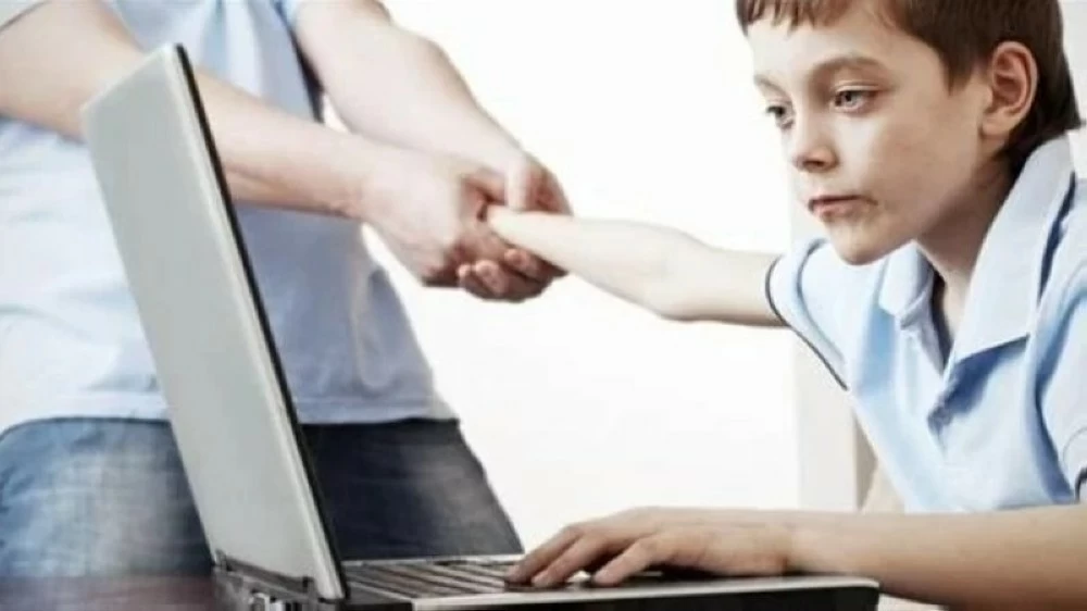 «حظر وسائل التواصل الاجتماعي للأطفال دون 16 عاماً: البرلمان الأوروبي يتخذ خطوة تاريخية»