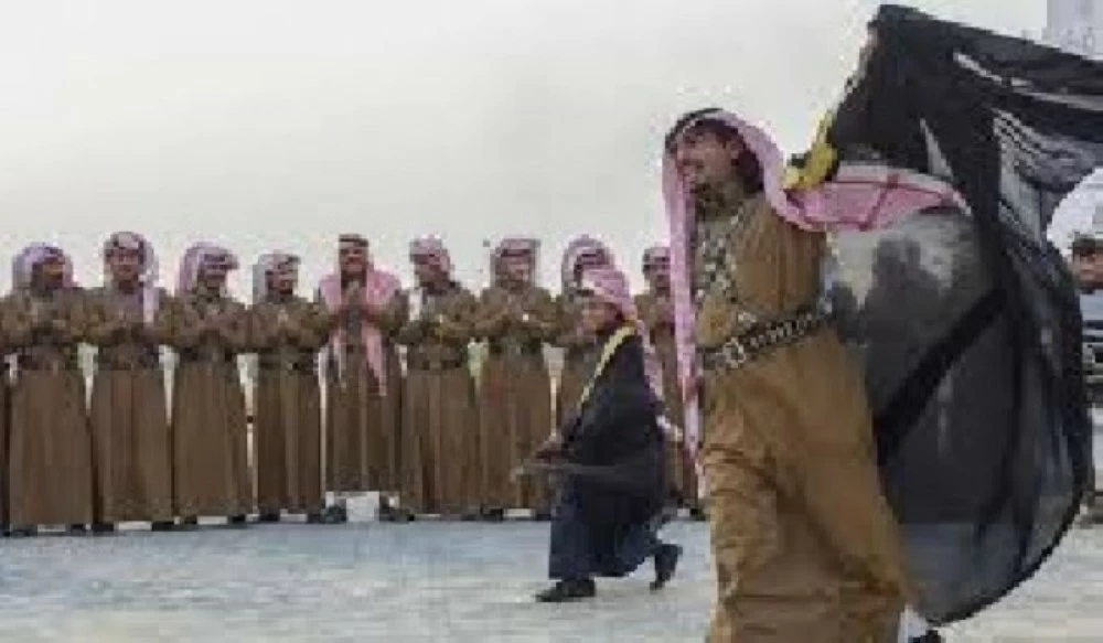 «تعليم النحو بأسلوب مبتكر» معلم يستخدم «الدحة الشعبية» لجذب طلابه في السعودية