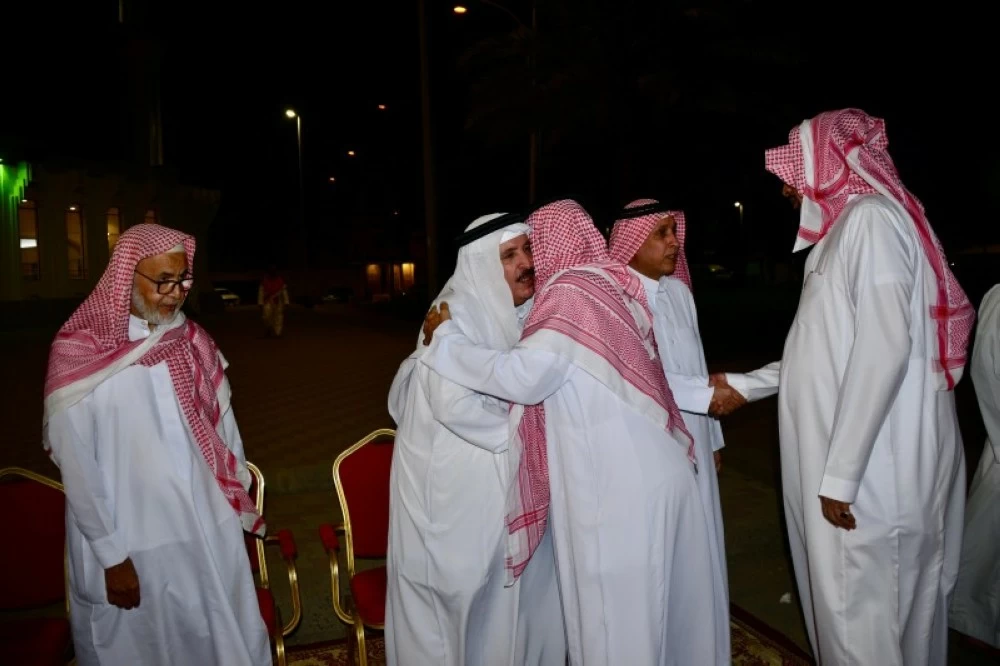 «بحر من الحزن» آل البلوي يستقبلون التعازي في وفاة فقيدتهم