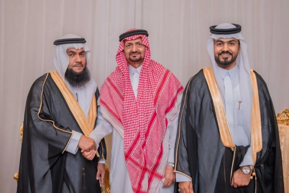 «حمدي يحتفل بزفافه من كريمة غزواني»