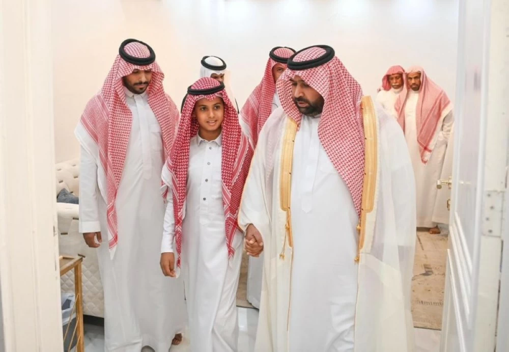 «أمير جازان يعبّر عن تضامنه ويقدم واجب العزاء لأسرة المحنشي»