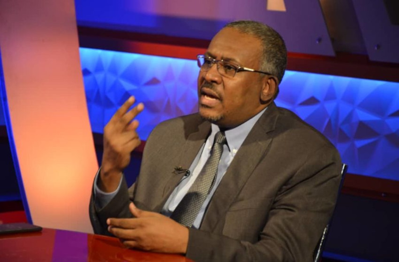 «شهادة تحكي معاناة الزمن» بابكر فيصل يُعقّب على حديث ياسر العطا حول سجم الرماد