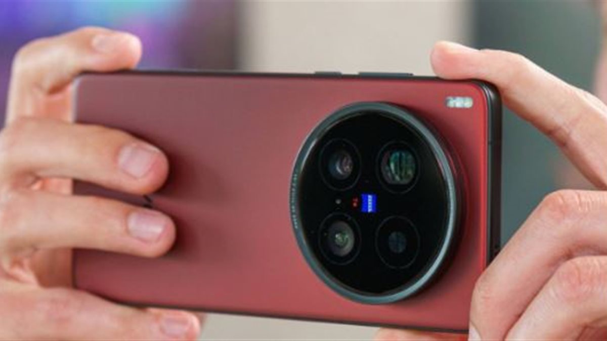 «اكتشف الأسرار» تسريب جديد يكشف تفاصيل مذهلة عن هاتف فيفو Vivo X300 Ultra المنتظر