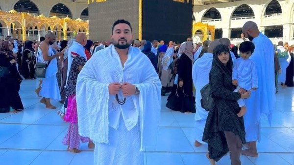 «مأساة في مكة: وفاة مهندس مصري وزوجته وطفلهما في حادث تصادم»