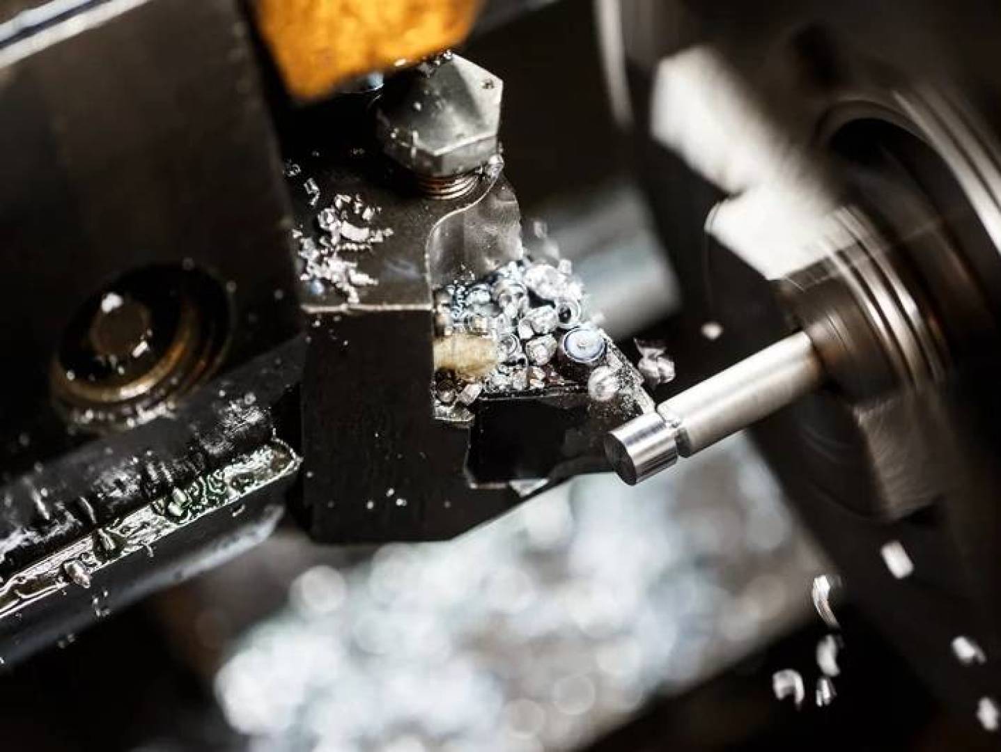 «اكتشاف أغلفة ألماسية متدرجة تعزز قوة أدوات القطع الصناعية»