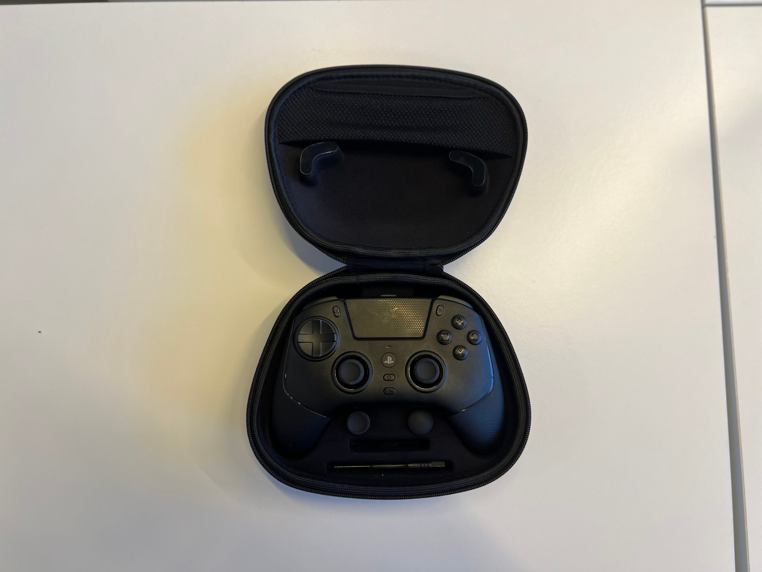 «استمتع بتحكم متقن مع Razer Raiju V3 Pro» تقييم شامل لأداء أفضل يد تحكم لبلايستيشن