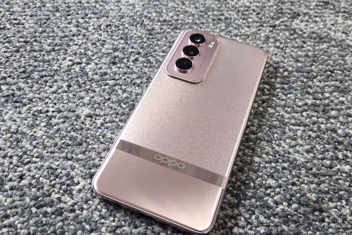 «عشاق الفخامة والتصوير السيلفي يكتشفون مزايا هاتف Oppo Reno 12 Pro 5G بشحن سريع 80 واط»