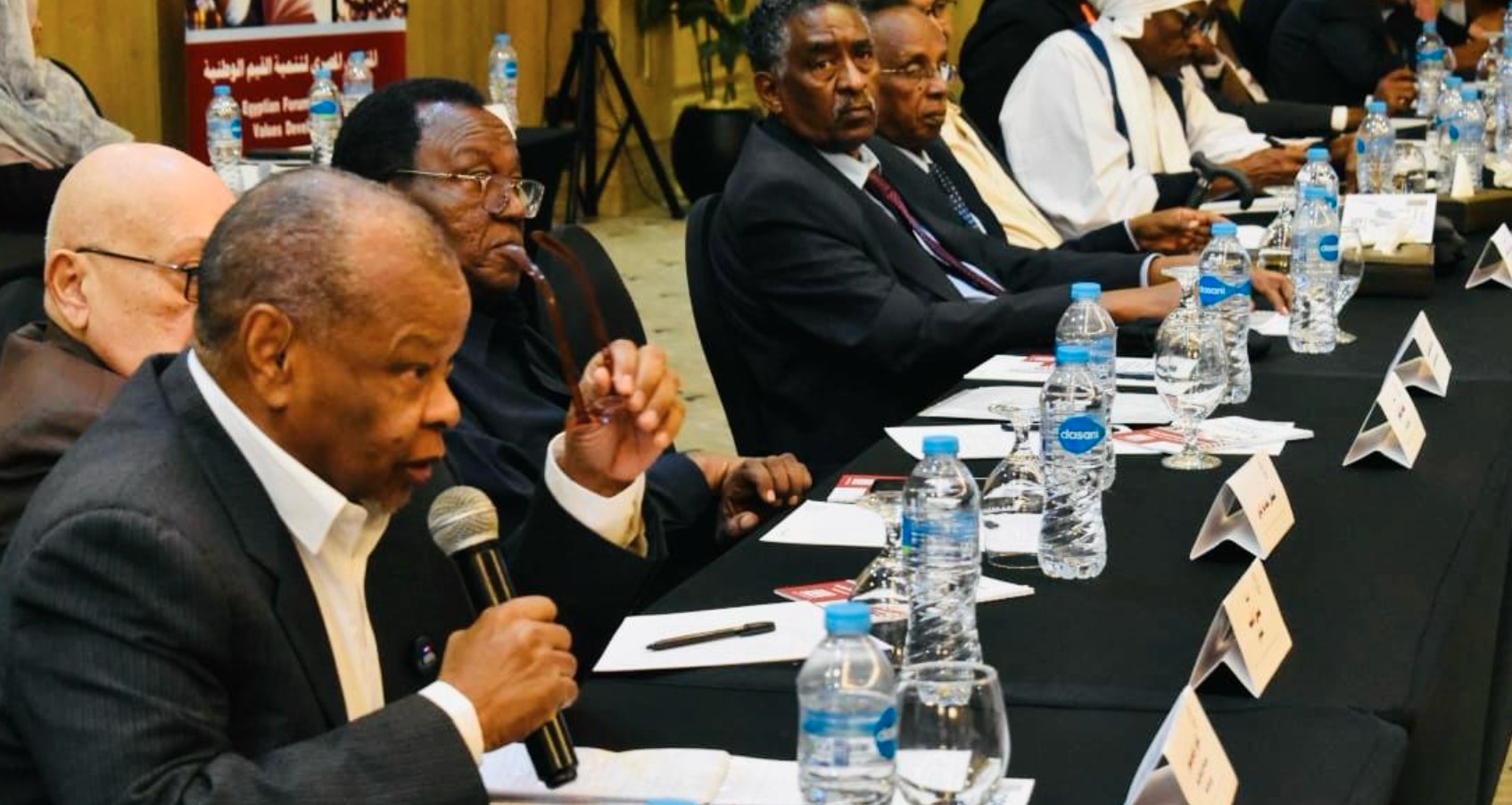 «آفاق الصراع في السودان» وزير الدفاع السوداني السابق يكشف عن اتصالات سرية قبل سقوط الفاشر ويؤكد أن الحرب ستستمر لفترة طويلة