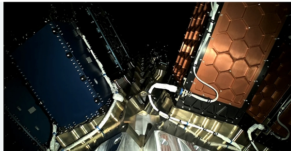 «رحلة جديدة نحو الفضاء» إطلاق أول قمر صناعي تجاري في العالم لعلوم الفضاء