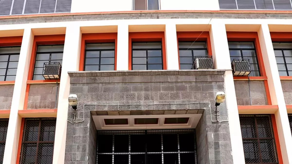 «السعودية تدهش العالم بإنقاذ موظفي اليمن بمساعدات مالية تصل إلى 90 مليون دولار»