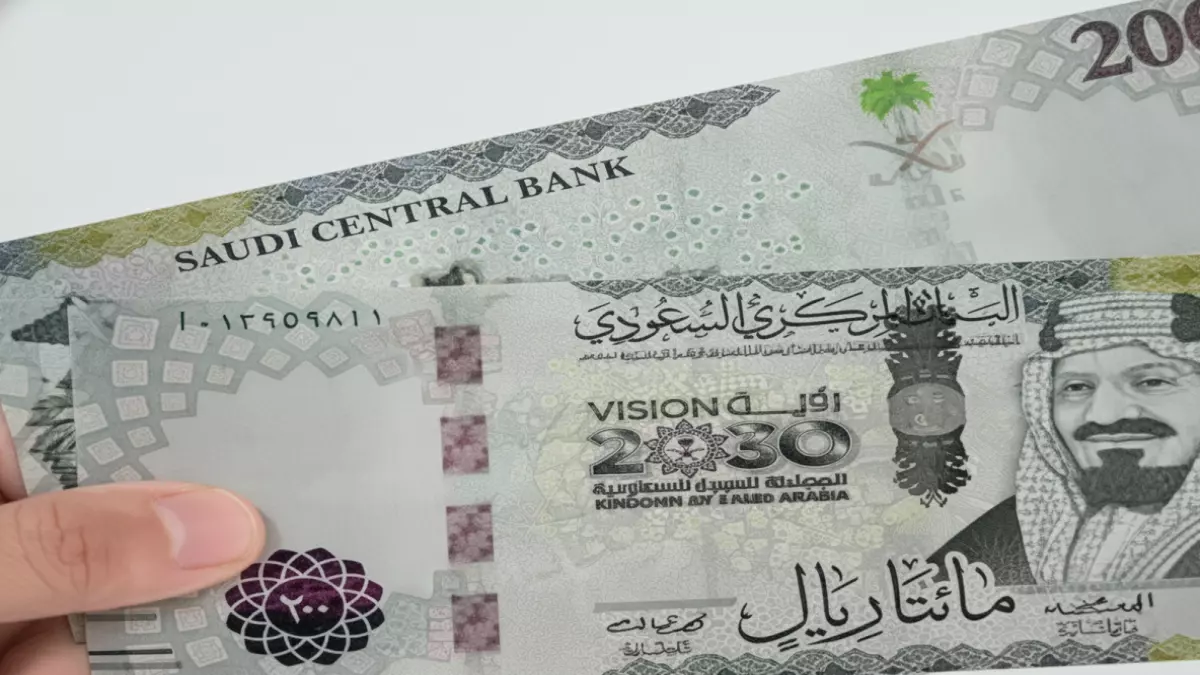 «قفزة مفاجئة في سعر الدولار تضرب الاقتصاد اليمني» الدولار يرتفع إلى 1633 ريال في عدن ويستقر عند 540 في صنعاء