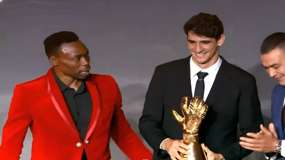 «ياسين بونو يتألق مجددًا ويحقق جائزة أفضل حارس إفريقي للمرة الثانية»