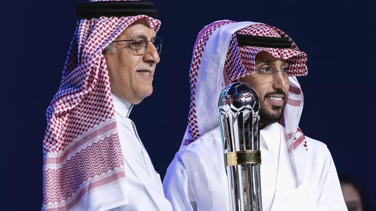 «سالم الدوسري يحقق إنجازاً تاريخياً… أول سعودي يتوج بجائزة آسيا مرتين ويحقق أسطورة القارة!»