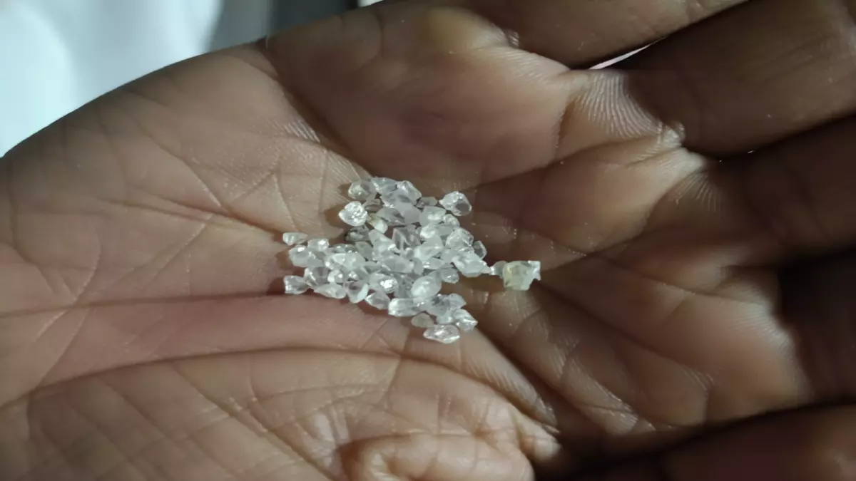 «اكتشاف جديد: دلائل قوية على وجود الألماس في ثلاث محافظات يمنية» هل سيكون هذا الاكتشاف أملًا لإنعاش الاقتصاد المتعثر؟