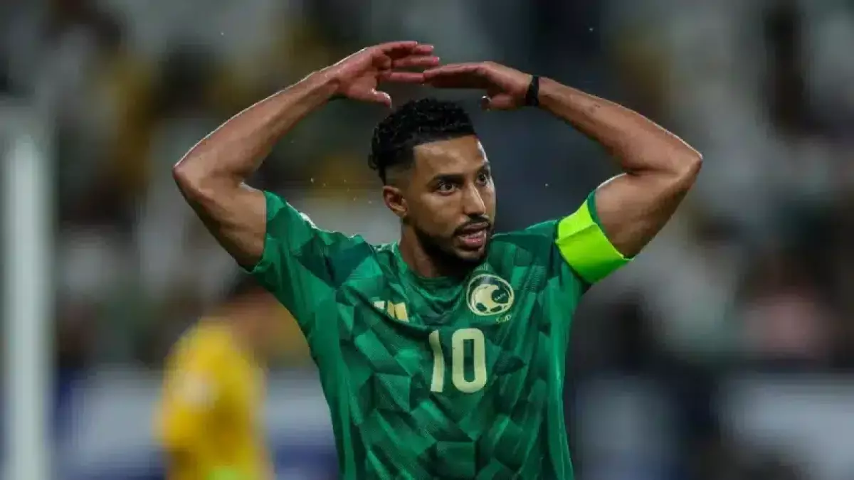 «في ردود فعل غاضبة، قرار الفيفا بإقصاء سالم الدوسري يشعل موجة احتجاجات في السعودية»