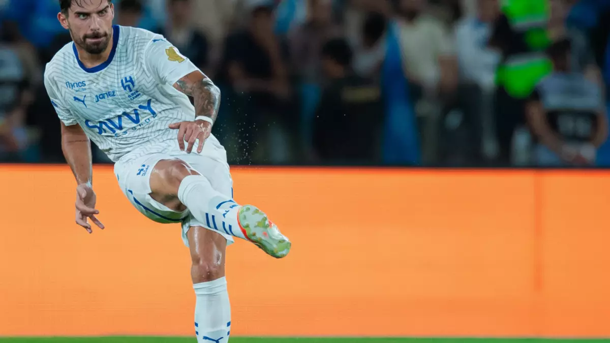 «استعدادات نيفيز تثير الجدل مع الهلال ورغبة مفاجئة في تجديد العقد تواجه ردًا غير متوقع من الإدارة»