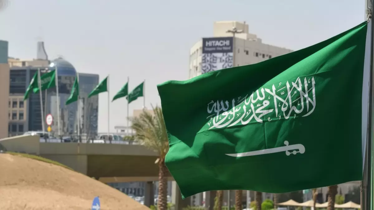 «تاريخ جديد للمملكة» الأجانب يحصلون على حق التملك في مكة والمدينة بشرط واحد فقط