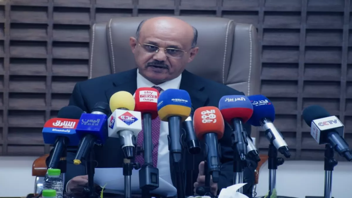 «معلومات مذهلة تكشفها البنك المركزي اليمني حول مستحقات المحافظ» البنك المركزي اليمني يكشف الحقيقة الصادمة بشأن مستحقات المحافظ بأرقام مدهشة!