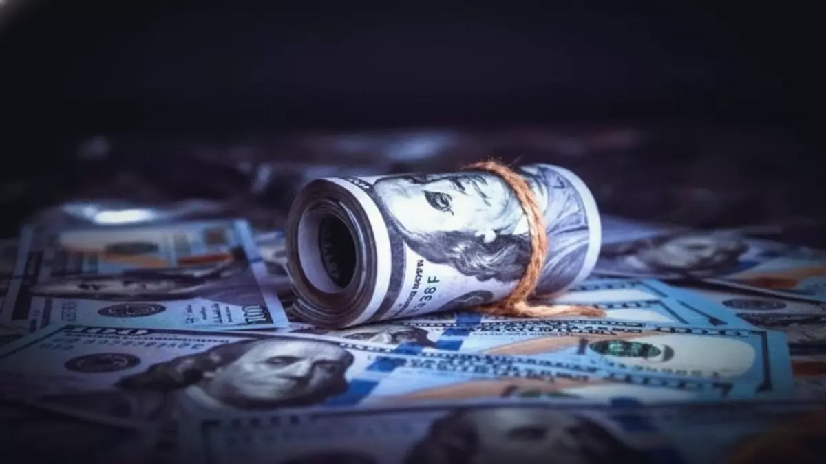 «الريال اليمني يتحدى الأزمات أمام 1630 للدولار والخبراء في حالة صمت»