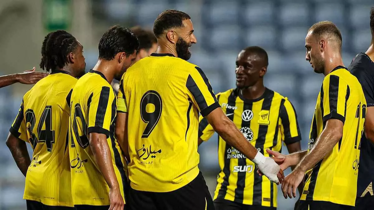 «قرار مفاجئ يهز أرجاء النادي» الإدارة تتراجع عن التجديد لنجم الاتحاد وتفاجئ الجماهير بقرار دراماتيكي